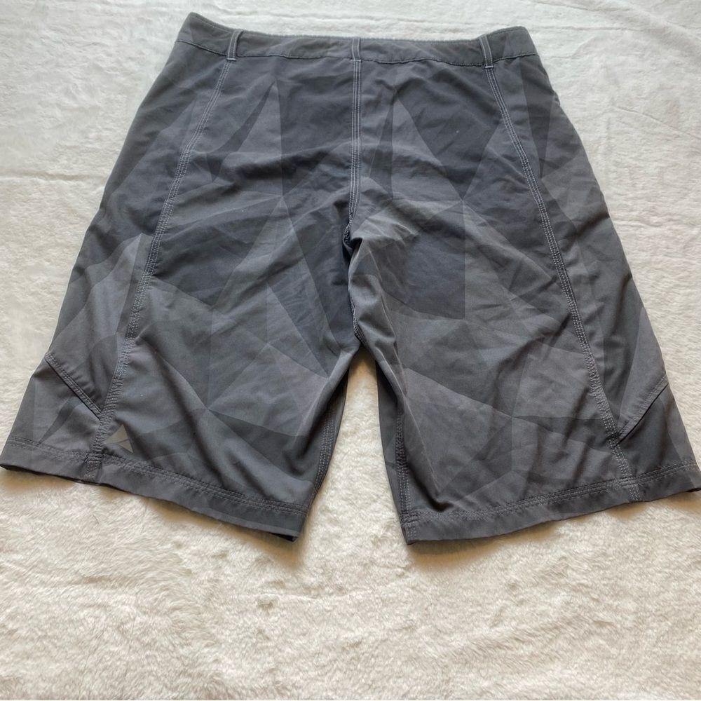 Altura Gray Tone Geo Design Shorts Size Medium - Picture 2 of 13